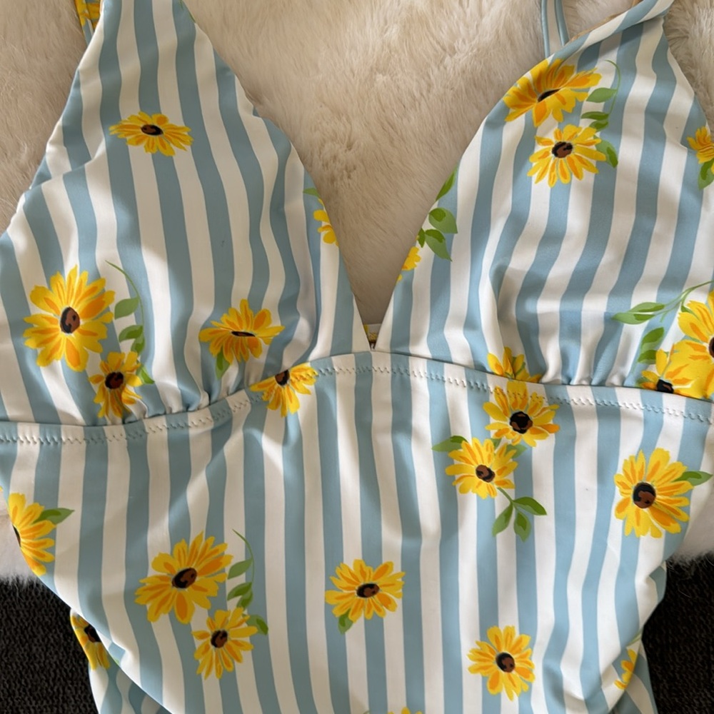 Bathing suit - Picture 2 of 7